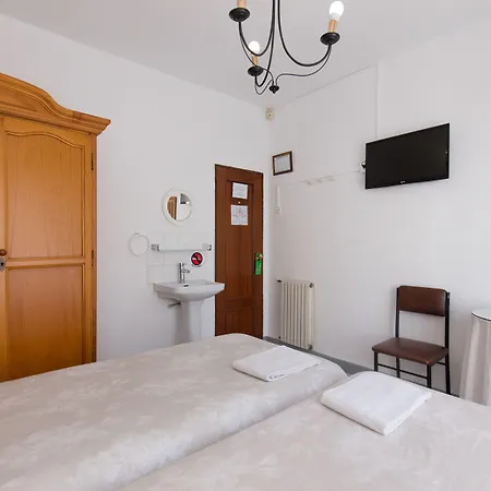 Pension Mesones-2